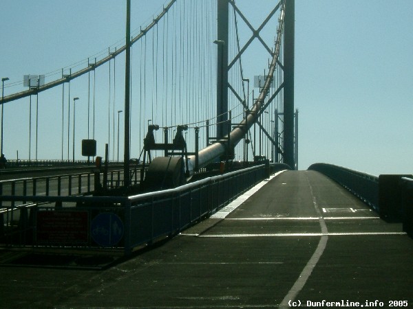 Pedestrian walkway towards the bridge centre